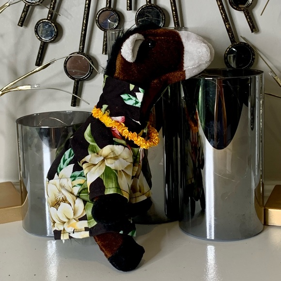 NWOT Hawaiian collectables horse in a Hawaiian shirt and lei stuffed animal - Picture 2 of 3